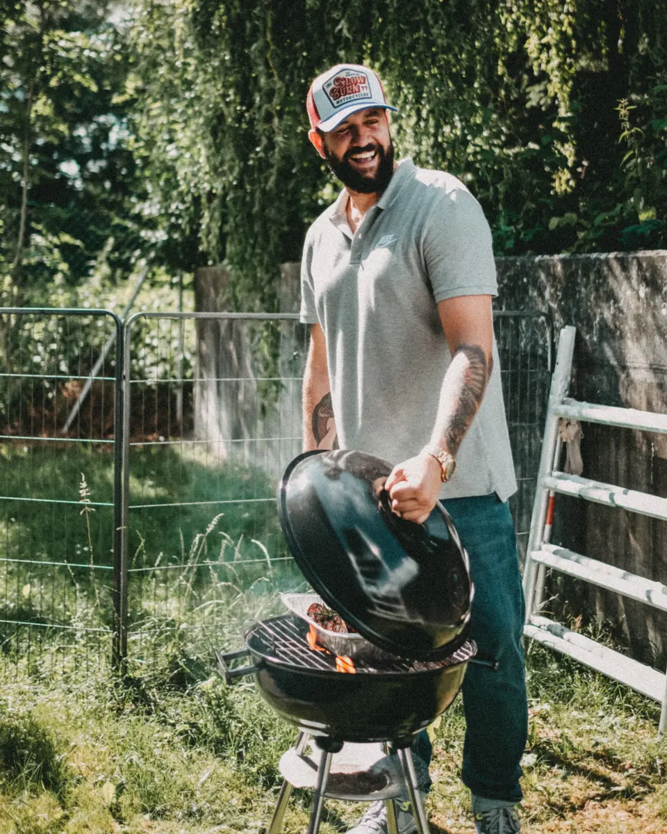 Creator beim Grillen für die HelloFresh-HelloBBQ-Kampagne
