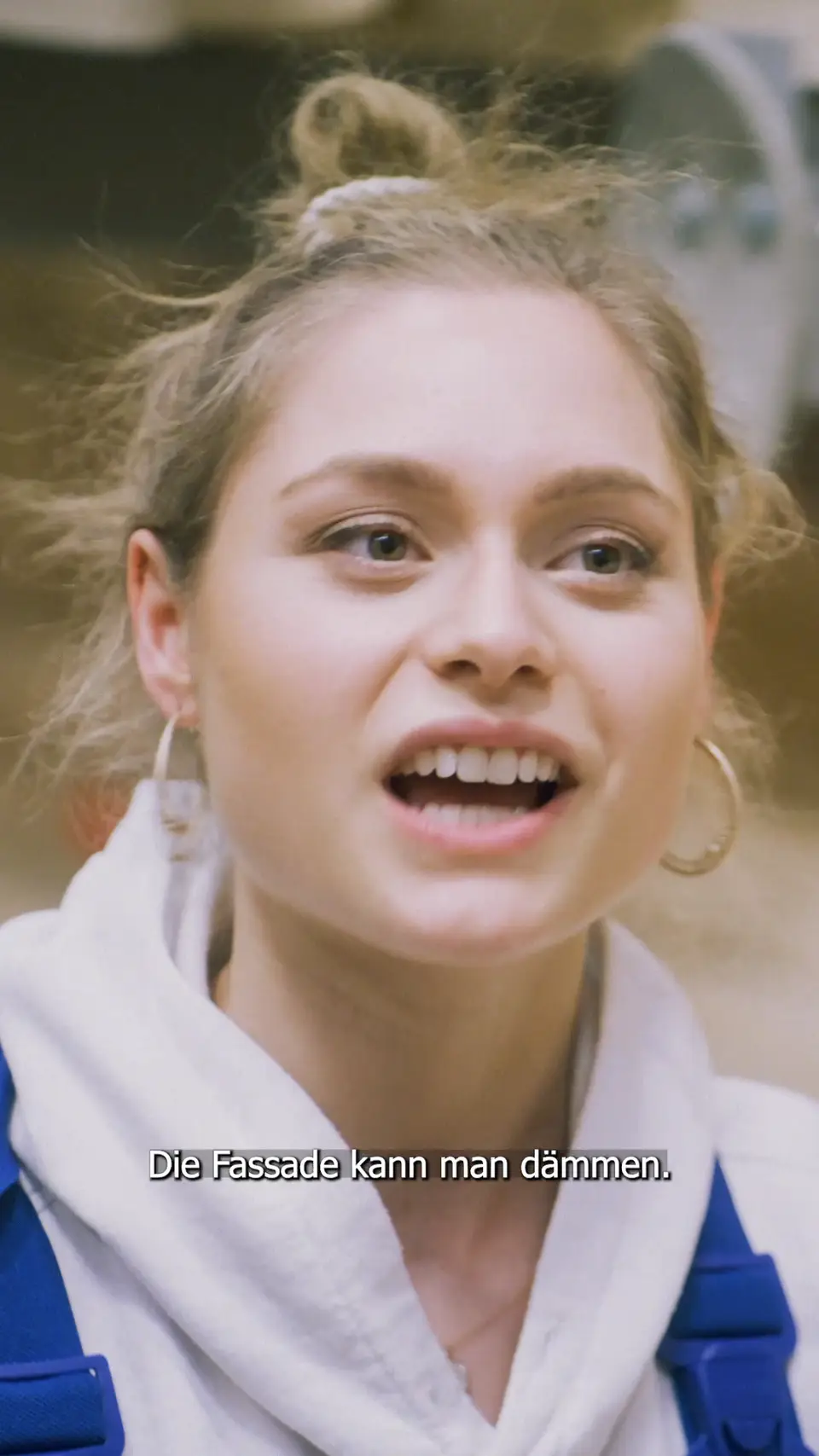 Protagonistin in einer Baumarktszene des Klimachen-Socialfilms