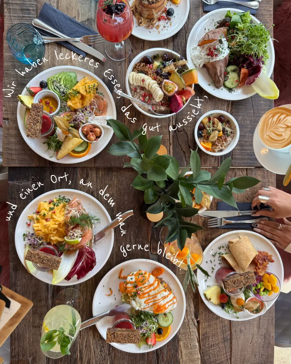 Originale NETZER-Carousel-Seite mit Frühstückstellern und handschriftlichem Text über Essen und den Ort