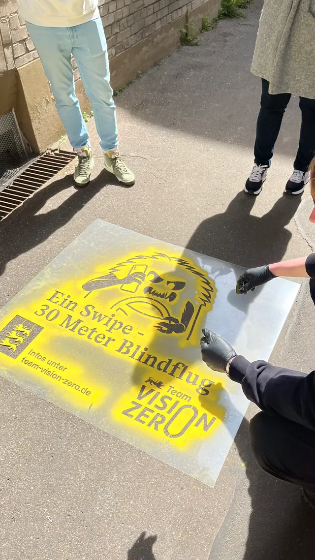 Schablonenaktion als Teil der Team-Vision-Zero-Dreharbeit