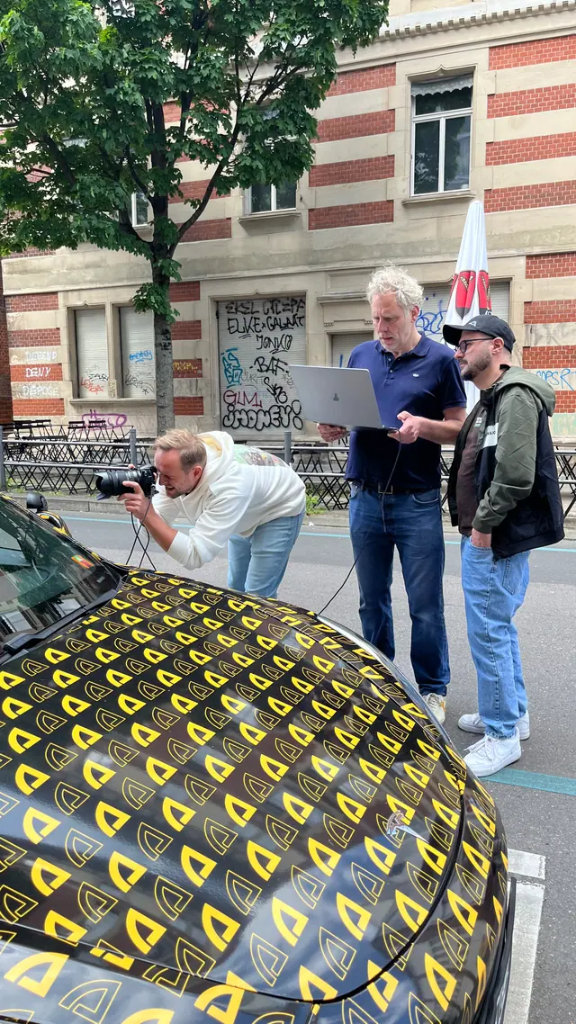 Drehsituation mit Fahrzeugbranding für Team Vision Zero